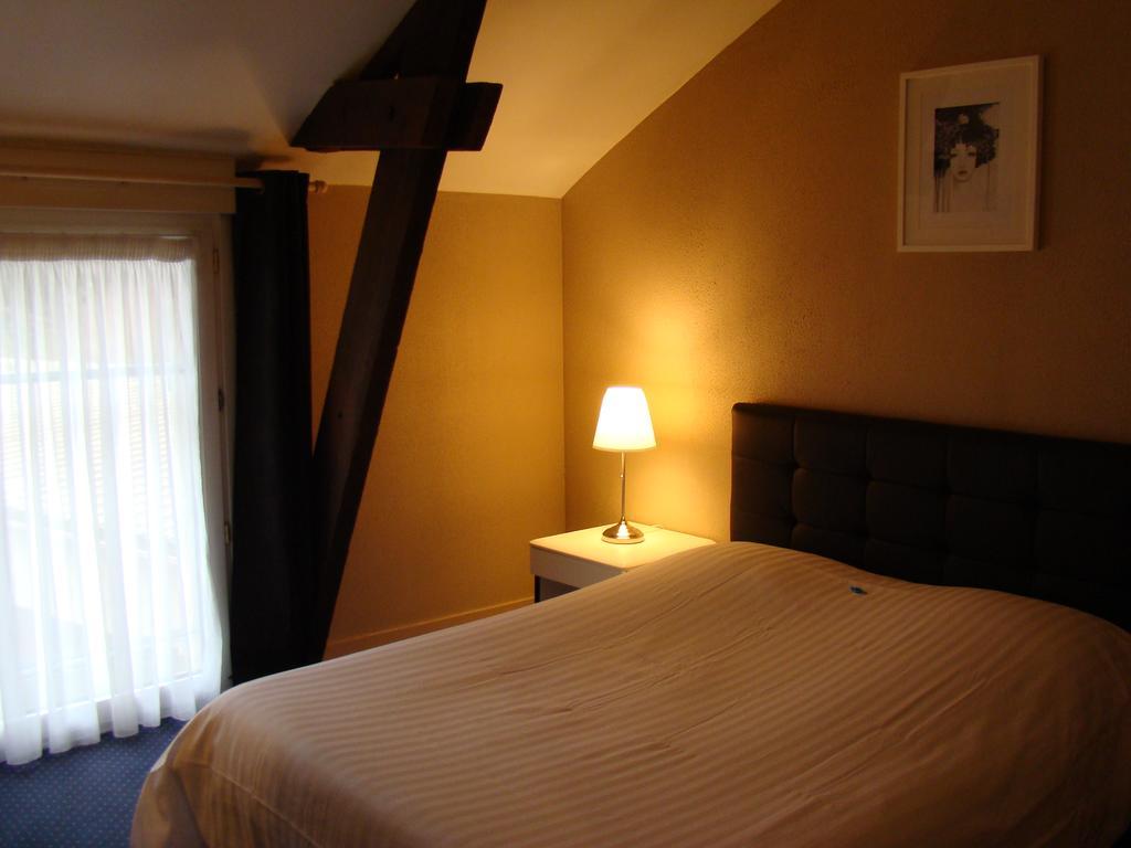 Hotel Restaurant - La Ferme De Vaux Creil Buitenkant foto