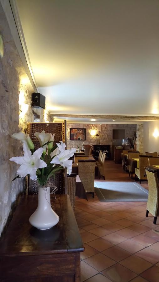Hotel Restaurant - La Ferme De Vaux Creil Buitenkant foto